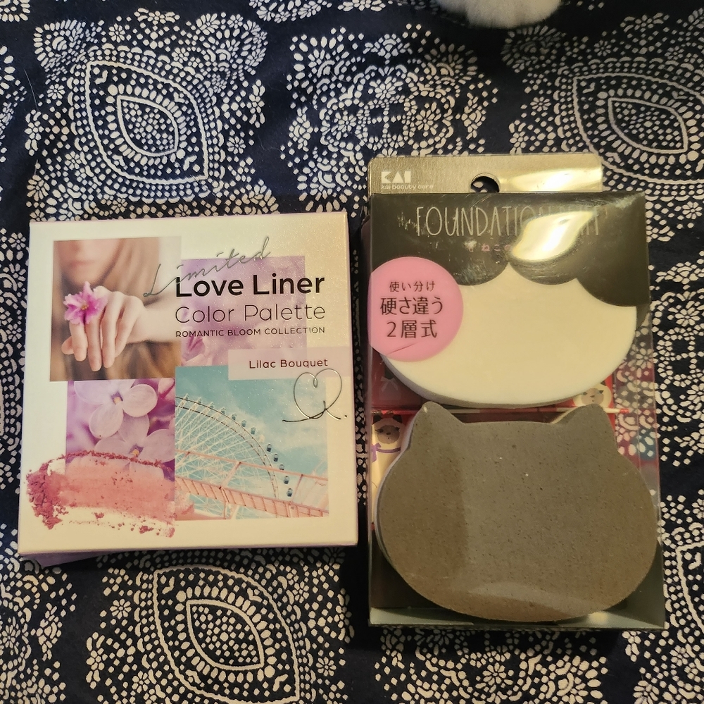 Cat Foundation Puff and Color Palette